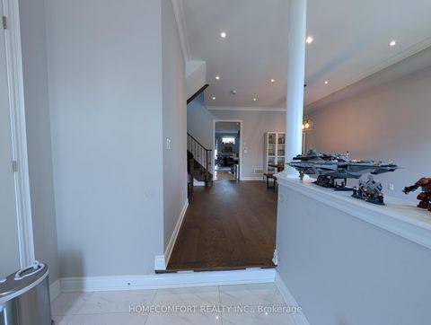 Photo 2 at 230 Paradelle Drive, Oak Ridges Lake Wilcox, Richmond Hill