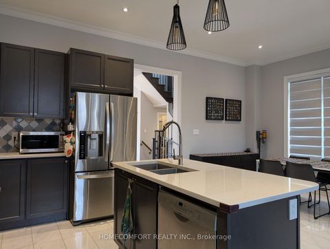 Photo 11 at 230 Paradelle Drive, Oak Ridges Lake Wilcox, Richmond Hill
