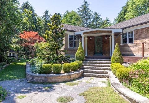 Photo 3 at 12 Wynnview Court, Cliffside, Toronto