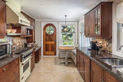 Photo 6 at 12 Wynnview Court, Cliffside, Toronto