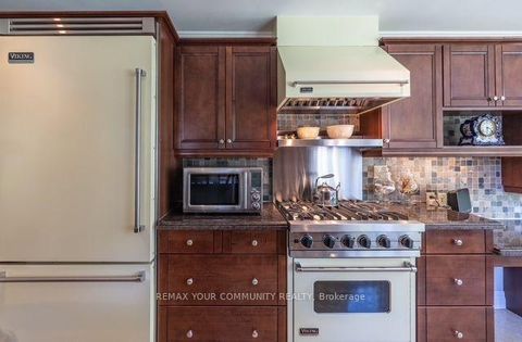 Photo 7 at 12 Wynnview Court, Cliffside, Toronto