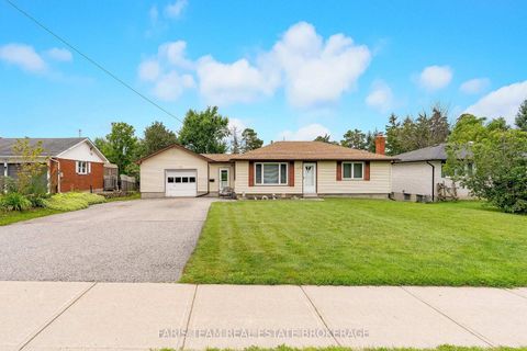Photo 1 at 207 Warnica Road, Painswick North, Barrie