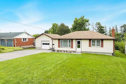 Photo 2 at 207 Warnica Road, Painswick North, Barrie