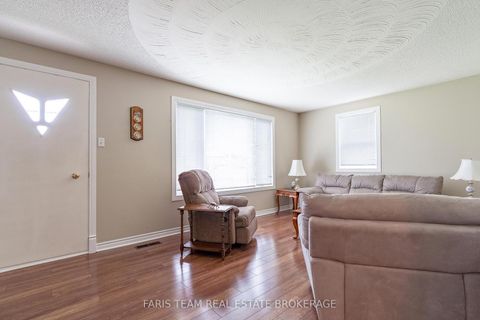 Photo 10 at 207 Warnica Road, Painswick North, Barrie
