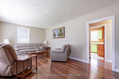 Photo 11 at 207 Warnica Road, Painswick North, Barrie