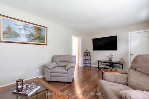 Photo 12 at 207 Warnica Road, Painswick North, Barrie