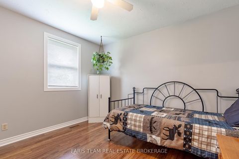 Photo 15 at 207 Warnica Road, Painswick North, Barrie