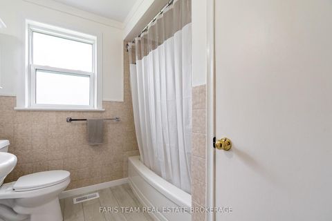 Photo 17 at 207 Warnica Road, Painswick North, Barrie