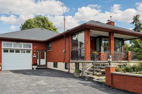 Photo 2 at 2 Dorking Crescent, CFB, Toronto