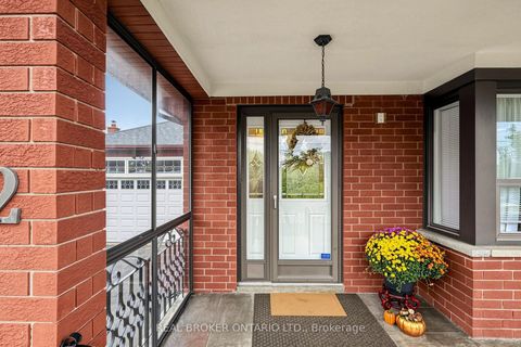 Photo 4 at 2 Dorking Crescent, CFB, Toronto