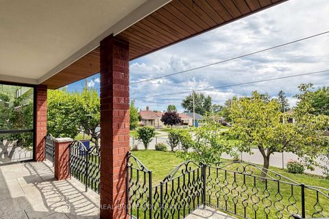Photo 5 at 2 Dorking Crescent, CFB, Toronto