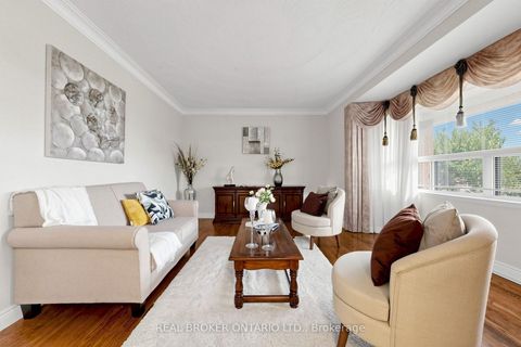 Photo 6 at 2 Dorking Crescent, CFB, Toronto