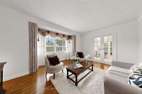 Photo 7 at 2 Dorking Crescent, CFB, Toronto