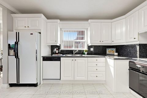 Photo 11 at 2 Dorking Crescent, CFB, Toronto