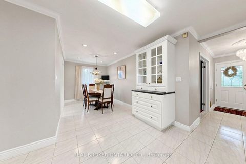 Photo 13 at 2 Dorking Crescent, CFB, Toronto
