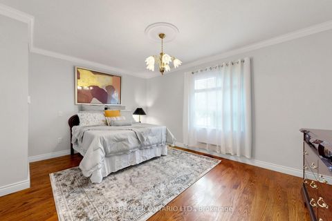 Photo 15 at 2 Dorking Crescent, CFB, Toronto