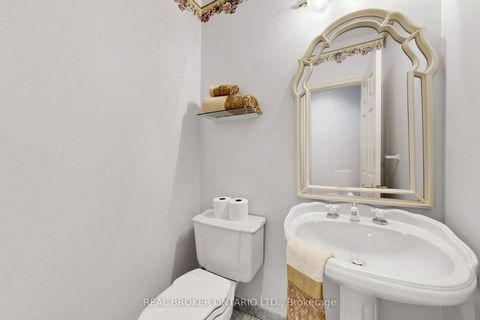 Photo 18 at 2 Dorking Crescent, CFB, Toronto