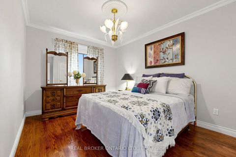 Photo 19 at 2 Dorking Crescent, CFB, Toronto