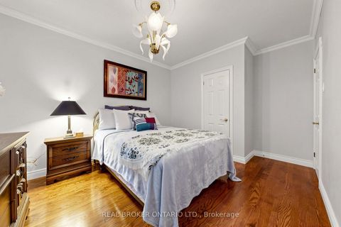 Photo 20 at 2 Dorking Crescent, CFB, Toronto
