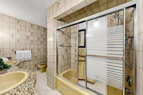 Photo 25 at 2 Dorking Crescent, CFB, Toronto