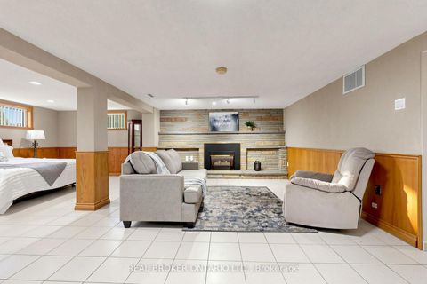 Photo 30 at 2 Dorking Crescent, CFB, Toronto