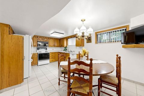 Photo 32 at 2 Dorking Crescent, CFB, Toronto