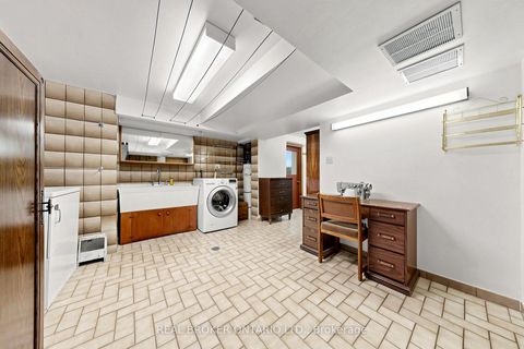 Photo 38 at 2 Dorking Crescent, CFB, Toronto