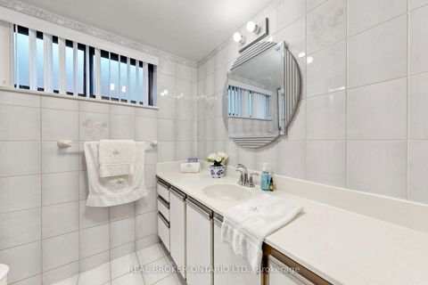 Photo 40 at 2 Dorking Crescent, CFB, Toronto