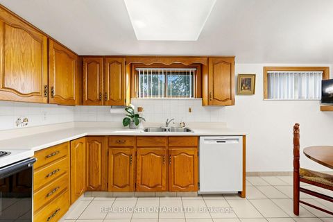 Photo 48 at 2 Dorking Crescent, CFB, Toronto