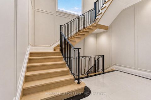 Photo 9 at 17 Pebblelane Court, South Richvale, Richmond Hill