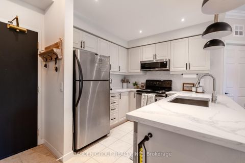 Photo 7 at 309 - 1 Maison Parc Court, Lakeview Estates, Vaughan