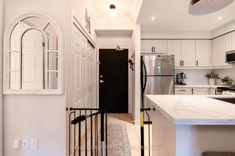 Photo 8 at 309 - 1 Maison Parc Court, Lakeview Estates, Vaughan