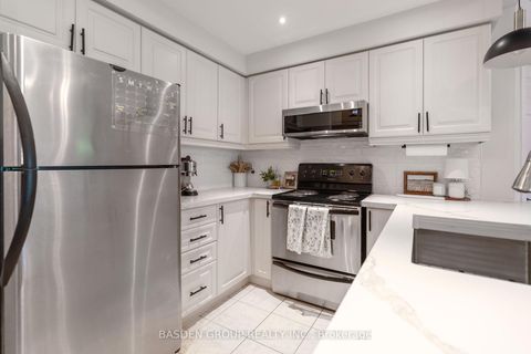 Photo 11 at 309 - 1 Maison Parc Court, Lakeview Estates, Vaughan