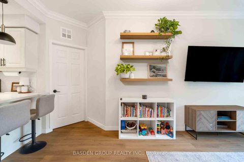 Photo 16 at 309 - 1 Maison Parc Court, Lakeview Estates, Vaughan