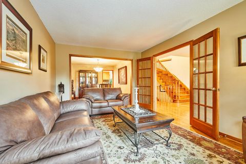Photo 13 at 4 Camor Court, Highland Creek, Toronto