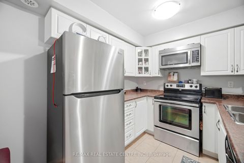 Photo 13 at 2 - 153 Isaac Devins Boulevard, Pelmo Park W5, Toronto