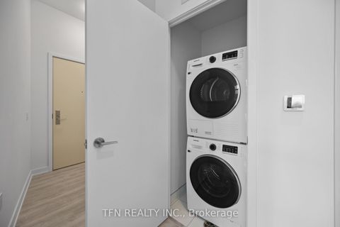 Photo 13 at 215 - 15 Richardson Street, Waterfront Communities C8, Toronto