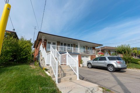 Photo 2 at 12 Brubeck Road, Humbermede, Toronto