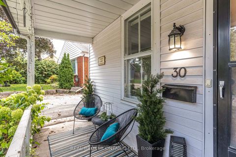 Photo 1 at 30 Elizabeth Street S, Mill Pond, Richmond Hill