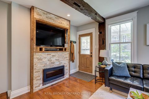 Photo 2 at 30 Elizabeth Street S, Mill Pond, Richmond Hill