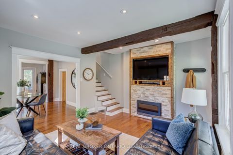 Photo 6 at 30 Elizabeth Street S, Mill Pond, Richmond Hill