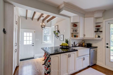 Photo 14 at 30 Elizabeth Street S, Mill Pond, Richmond Hill