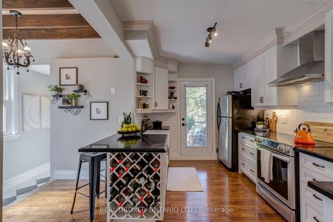 Photo 15 at 30 Elizabeth Street S, Mill Pond, Richmond Hill
