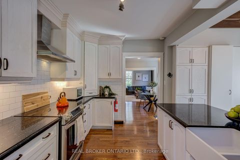 Photo 16 at 30 Elizabeth Street S, Mill Pond, Richmond Hill