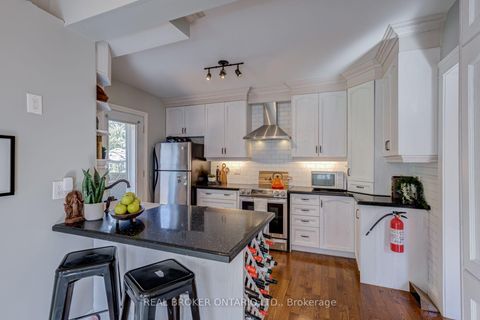 Photo 17 at 30 Elizabeth Street S, Mill Pond, Richmond Hill