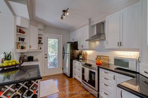 Photo 18 at 30 Elizabeth Street S, Mill Pond, Richmond Hill
