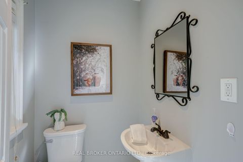 Photo 22 at 30 Elizabeth Street S, Mill Pond, Richmond Hill