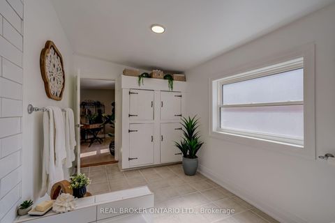 Photo 33 at 30 Elizabeth Street S, Mill Pond, Richmond Hill
