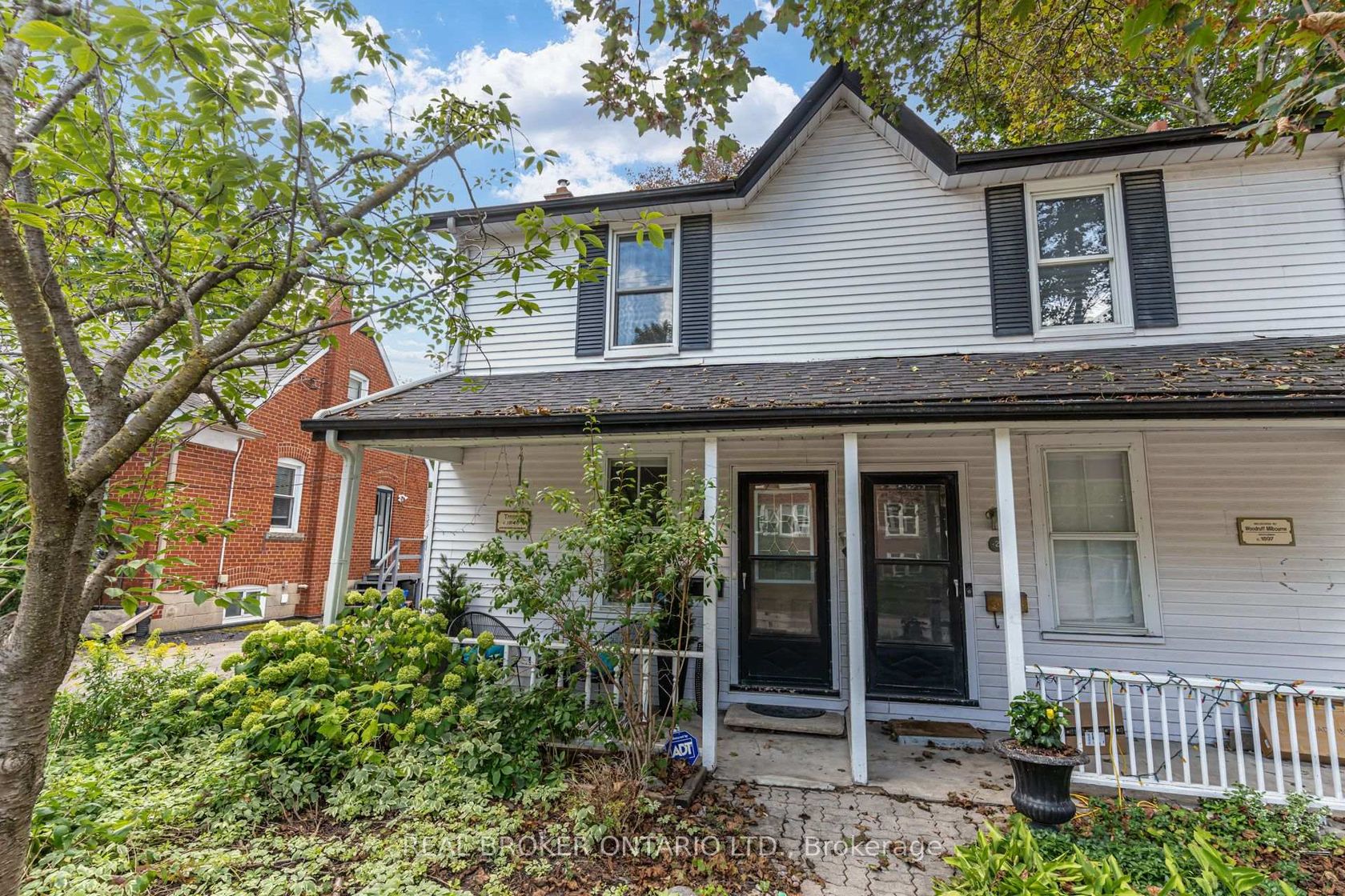 30 Elizabeth Street S, Mill Pond, Richmond Hill photo 2