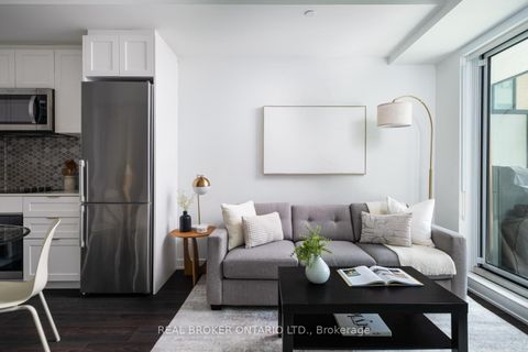 Photo 3 at 528 - 543 Richmond Street W, Waterfront Communities C1, Toronto